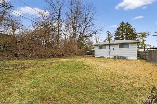 212 Lakeside Drive, Ballwin, MO 63021