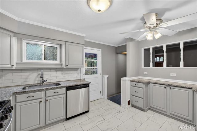 212 Lakeside Drive, Ballwin, MO 63021