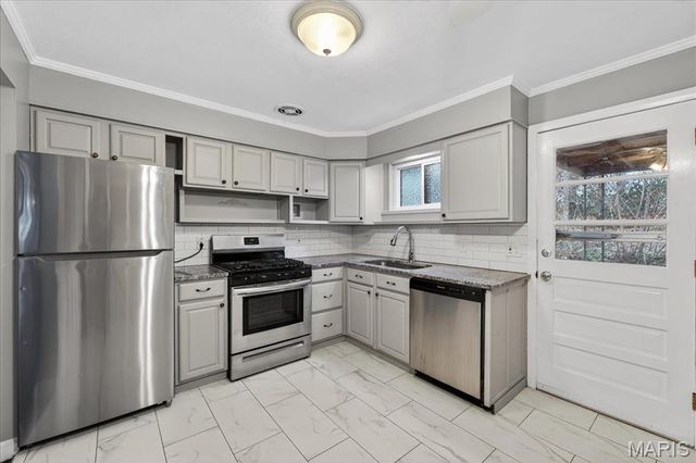 212 Lakeside Drive, Ballwin, MO 63021