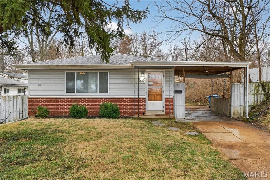 212 Lakeside Drive, Ballwin, MO 63021