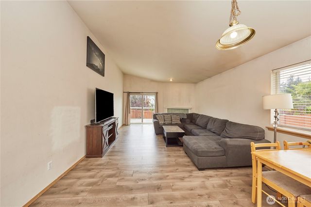 6804 E 132nd Street Ct, Puyallup, WA 98373