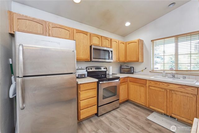 6804 E 132nd Street Ct, Puyallup, WA 98373