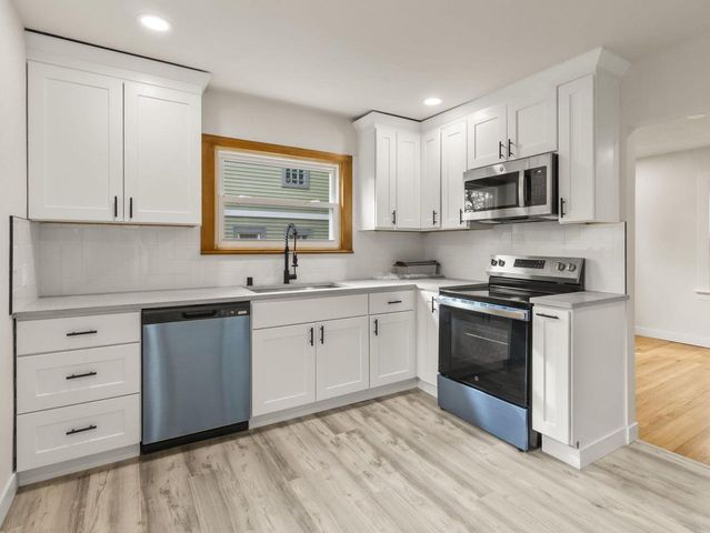 6212 N 106th STREET, Milwaukee, WI 53225