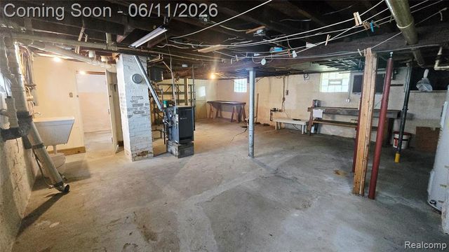 4085 Pine Grove Avenue, Fort Gratiot, MI 48059