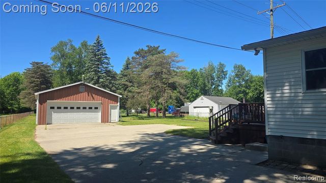 4085 Pine Grove Avenue, Fort Gratiot, MI 48059
