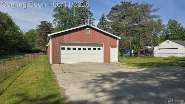4085 Pine Grove Avenue, Fort Gratiot, MI 48059