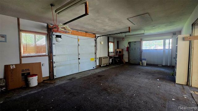 4085 Pine Grove Avenue, Fort Gratiot, MI 48059