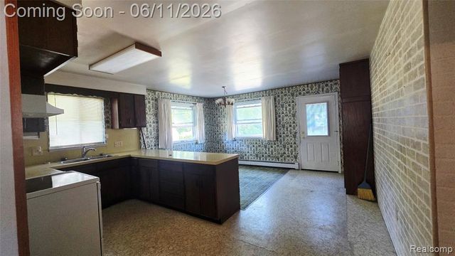 4085 Pine Grove Avenue, Fort Gratiot, MI 48059