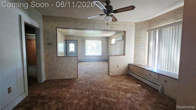 4085 Pine Grove Avenue, Fort Gratiot, MI 48059
