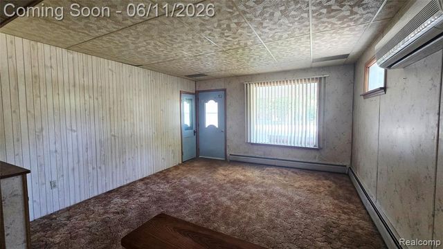 4085 Pine Grove Avenue, Fort Gratiot, MI 48059