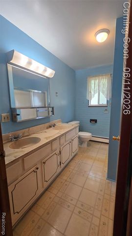 4085 Pine Grove Avenue, Fort Gratiot, MI 48059