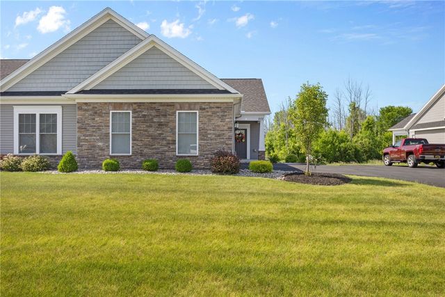 905 Pathway Ln, Webster, NY 14580