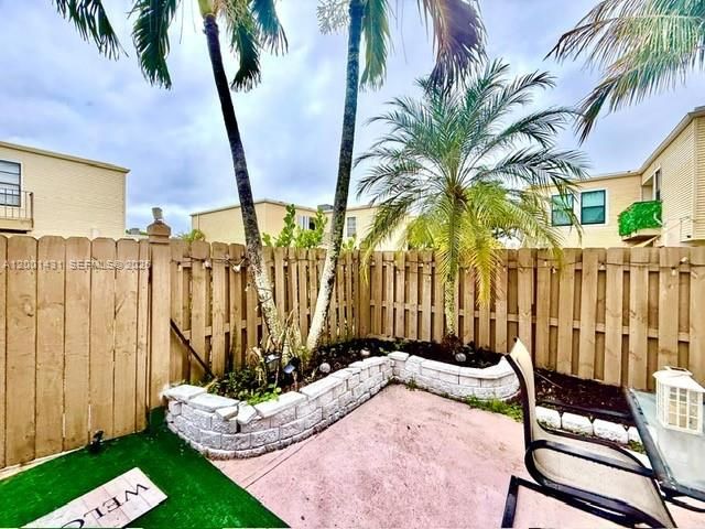 1569 Shaker Cir, Wellington, FL 33414