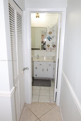 1569 Shaker Cir, Wellington, FL 33414