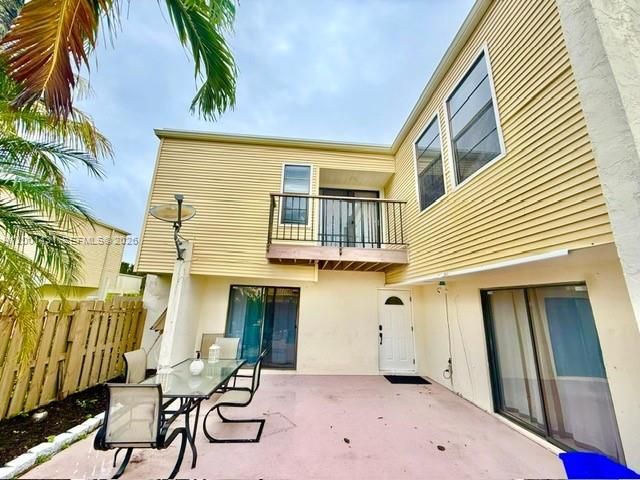 1569 Shaker Cir, Wellington, FL 33414