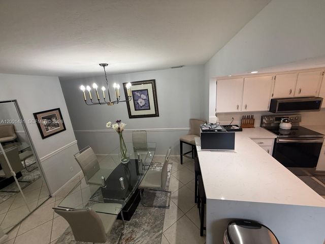 1569 Shaker Cir, Wellington, FL 33414