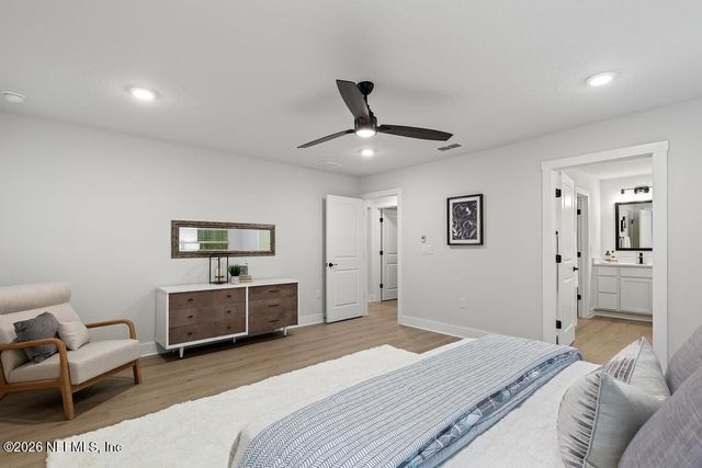 5124 PARETE Road S, Jacksonville, FL 32218