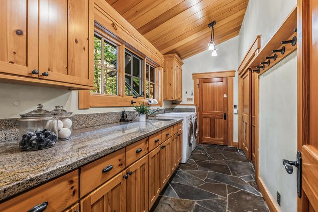 8745 Lahontan Drive, Truckee, CA 96161