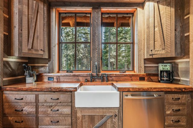 8745 Lahontan Drive, Truckee, CA 96161