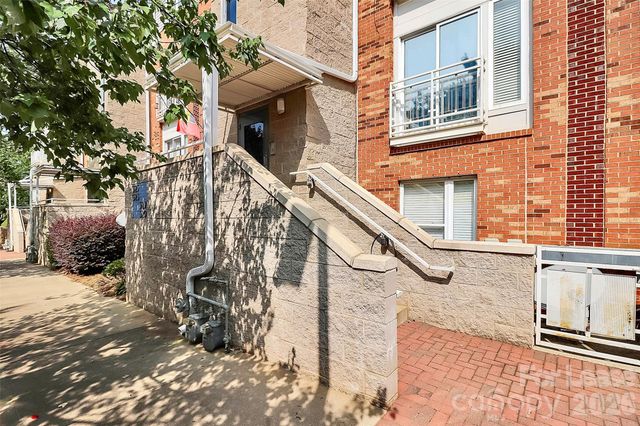 525 Donatello Avenue, Charlotte, NC 28205