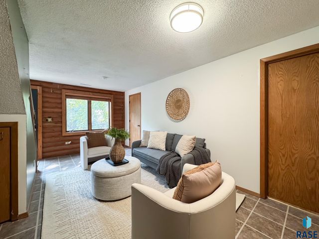 6209 N Western Ave Avenue, Sioux Falls, SD 57107