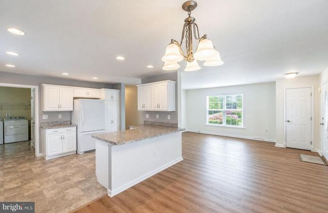 423 HONEYSUCKLE LN, Blue Bell, PA 19422