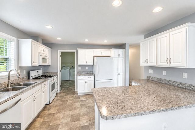 423 HONEYSUCKLE LN, Blue Bell, PA 19422