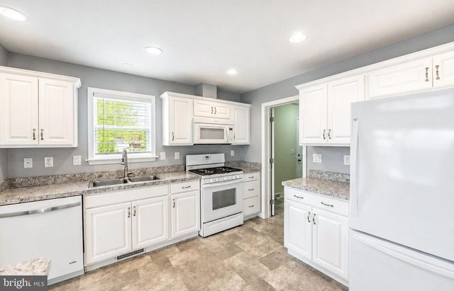 423 HONEYSUCKLE LN, Blue Bell, PA 19422