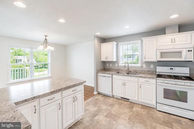 423 HONEYSUCKLE LN, Blue Bell, PA 19422