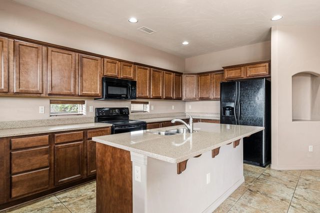 2480 Firewheel Avenue SW, Los Lunas, NM 87031