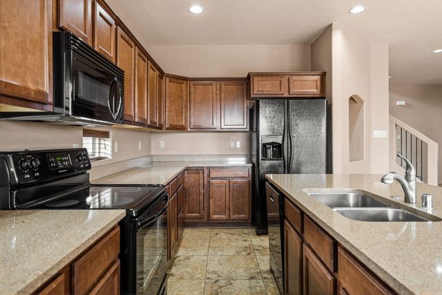 2480 Firewheel Avenue SW, Los Lunas, NM 87031