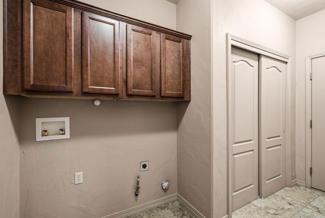 2480 Firewheel Avenue SW, Los Lunas, NM 87031