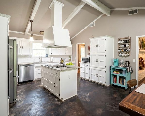 4312 Circle Square Drive, Mooringsport, LA 71060