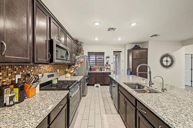 17453 W SELDON Lane, Waddell, AZ 85355