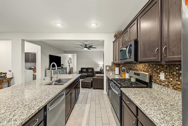 17453 W SELDON Lane, Waddell, AZ 85355