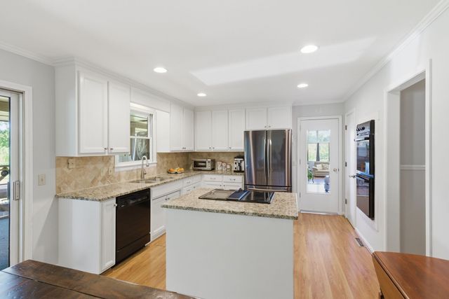 1020 Bunker Hill Dr, Arrington, TN 37014