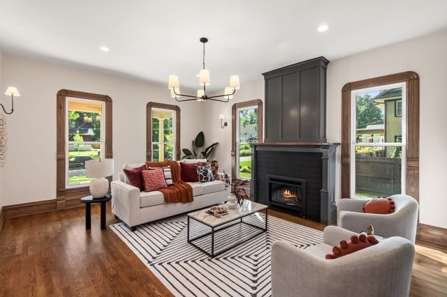 3407 Cottage Grove Avenue, Des Moines, IA 50311