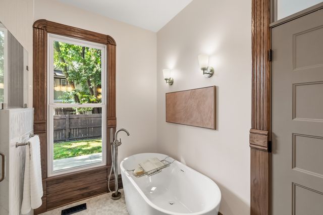3407 Cottage Grove Avenue, Des Moines, IA 50311