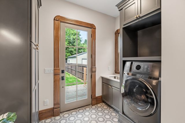 3407 Cottage Grove Avenue, Des Moines, IA 50311