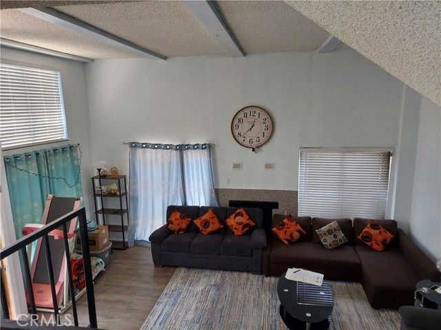 15527 Parthenia Street 18, North Hills (los Angeles), CA 91343