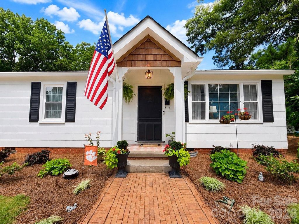 214 Oakwood Avenue, York, SC 29745