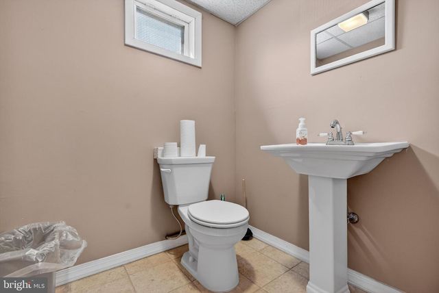 1 W MAIN ST, Marlton, NJ 08053