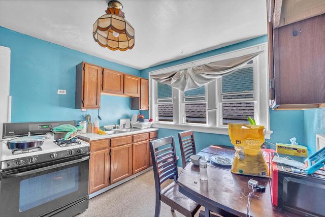 2111 W Burnham STREET, Milwaukee, WI 53204