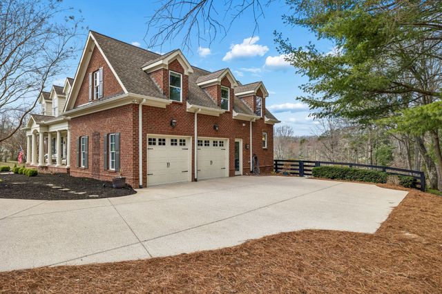 1504 Buckskin Ct, Thompsons Station, TN 37179