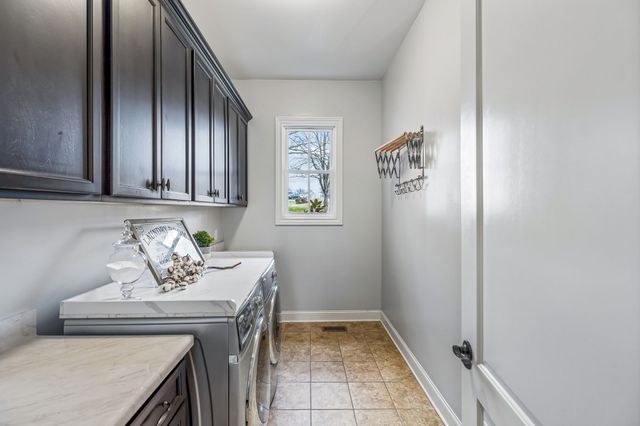 1504 Buckskin Ct, Thompsons Station, TN 37179