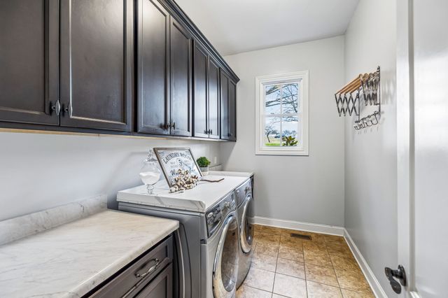 1504 Buckskin Ct, Thompsons Station, TN 37179