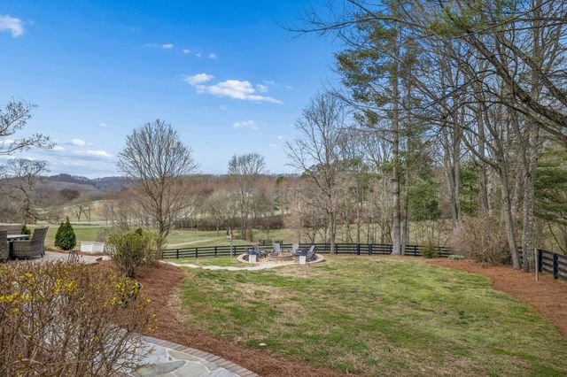 1504 Buckskin Ct, Thompsons Station, TN 37179