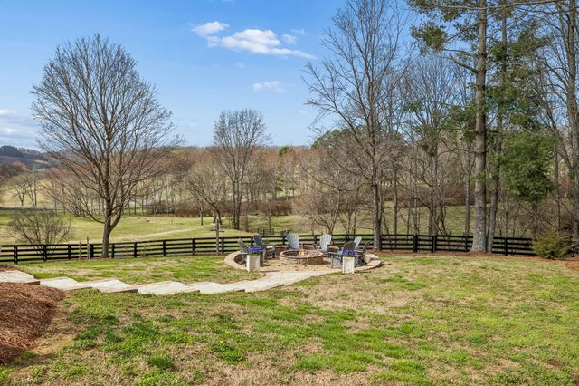 1504 Buckskin Ct, Thompsons Station, TN 37179