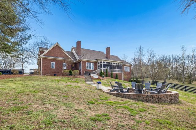 1504 Buckskin Ct, Thompsons Station, TN 37179