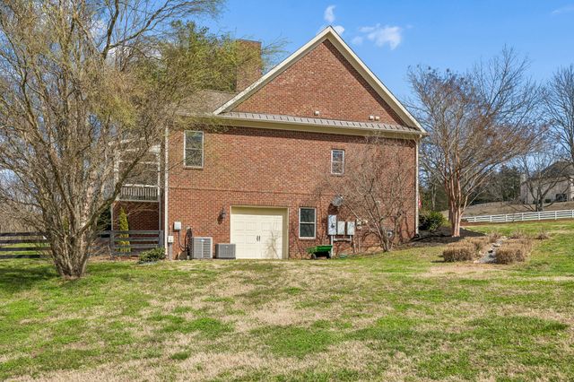 1504 Buckskin Ct, Thompsons Station, TN 37179